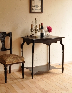 アンティーク家具  おしゃれなアンティーク家具、どこにでも置けるコンソールテーブル