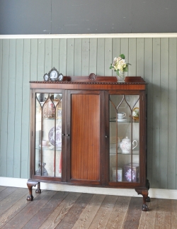 アンティーク家具 アンティークのキャビネット マホガニー材を使ったアンティーク家具、英国の高級感あるショーケース