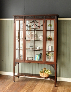 アンティーク家具 アンティークのキャビネット マホガニー材のアンティーク英国家具、ガラスのショーケース