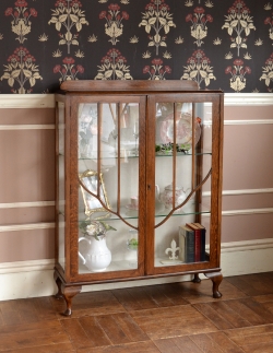 アンティーク家具 アンティークのキャビネット 英国よりアンティークの木製家具、ガラスのショーケース