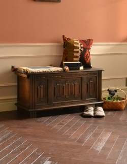 アンティーク家具  センターテーブルにもなるアンティークの英国家具、コファー（ベンチ）