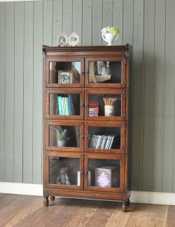 アンティーク家具 アンティークのキャビネット 英国のカッコいいアンティーク家具、ガラス扉のシャツケース（本棚）
