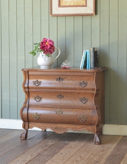 アンティーク家具 アンティークのチェスト 南フランスのアンティーク家具、鍵付きの３段チェスト（コモード）