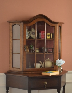 アンティーク家具 アンティークのキャビネット フランスの壁付けアンティーク家具、ガラス扉のウォールキャビネット 