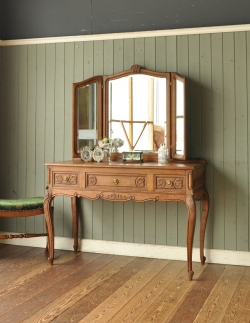 アンティーク家具 アンティークのドレッサー 優艶な姿のアンティークフランス家具、ドレッサー（三面鏡）