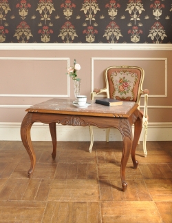 アンティーク家具 アンティークのテーブル ゴージャスなアンティーク家具、大理石天板のコーヒーテーブル