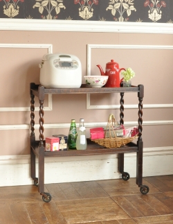 アンティーク家具 アンティークのワゴン・トローリー イギリスのどこでも使えるアンティーク家具、２段の棚のワゴン（トロリー） 