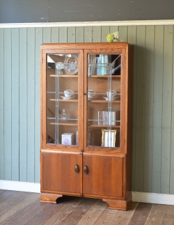 アンティーク家具 アンティークのキャビネット 英国輸入のアンティーク家具、大きなガラス扉のブックケース（本棚）