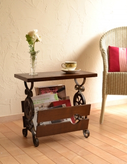 アンティーク家具  おしゃれなアンティークの小さな収納家具、アイアンのマガジンラック