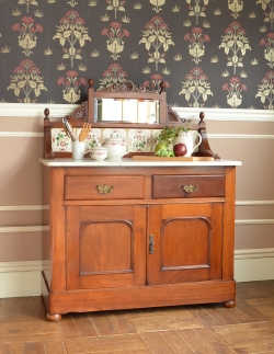 アンティーク家具 アンティークのキャビネット 英国のタイル入りのアンティーク家具、ミラー付ウォッシュスタンド（キャビネット）