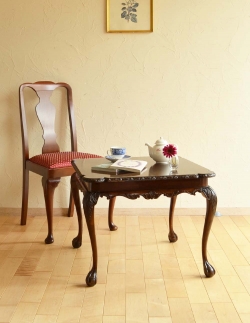 アンティーク家具 アンティークのテーブル 持ち運びラクラクなアンティーク英国家具、美しいオケージョナルテーブル