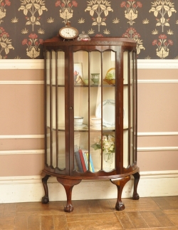 アンティーク家具 アンティークのキャビネット 英国アンティーク家具のショーケース、格子が上品なガラスキャビネット（飾り棚）