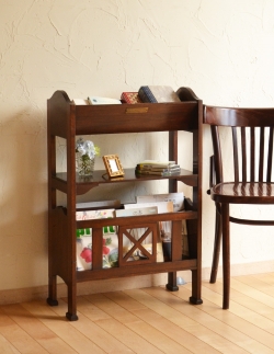 アンティーク家具 マガジンラックおしゃれ 英国のアンティーク家具、収納力もある木製のマガジンラック