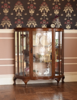 アンティーク家具 アンティークのキャビネット ウォルナット材のアンティーク家具、美しいミラー付きのガラスキャビネット