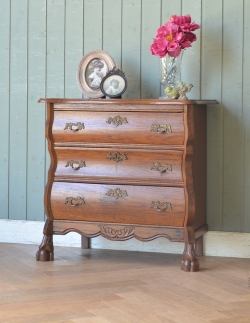 アンティーク家具 アンティークのチェスト 南フランスの素敵な家具、小さな３段チェスト