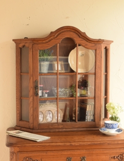 アンティーク家具 アンティークのキャビネット 小さなアンティーク家具、壁掛けも床置きもできるウォールキャビネット