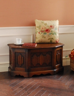 アンティーク家具 ブランケットボックス・収納ボックス アンティークの英国家具、お洒落なかたちのオーク材のコファー（ベンチ）