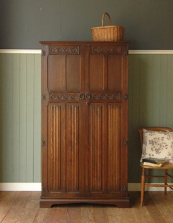 アンティーク家具  アンティーク ワードローブ