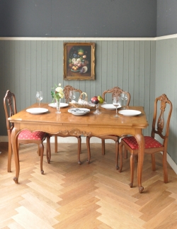 アンティーク家具 アンティークダイニングテーブル ３つの大きさに変えることができるアンティークダイニングテーブル（伸張式）