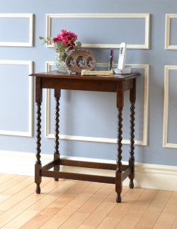 アンティーク家具 オケージョナルテーブル 美しいアンティークの英国家具、ツイスト脚のオケージョナルテーブル