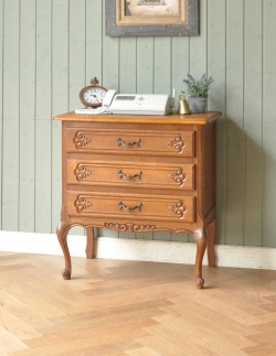 アンティーク家具 アンティークのチェスト 南仏スタイルのキレイなアンティーク家具、取っ手も美しい３段フレンチチェスト