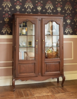 アンティーク家具 アンティークのキャビネット フランスで見つけたアンティーク家具、猫脚の優雅なガラスキャビネット