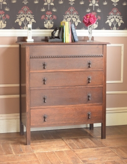 アンティーク家具 アンティークのチェスト 機能的な鏡、小物収納付きのアンティーク家具、ドレッサーを兼ねたバチェラーズチェスト