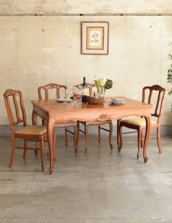 アンティーク家具 アンティークダイニングテーブル 彫りたっぷりのアンティークのフランス家具、市松模様の天板が素敵なドローリーフテーブル(伸張式)