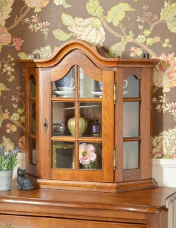 アンティーク家具 ウォールキャビネット 小さなガラス扉のキャビネット、フランスから到着したアンティークウォールキャビネット（鍵付き）