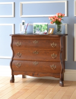 アンティーク家具 アンティークのチェスト フランスの優雅なアンティーク家具、どこでも大活躍してくれるオーク材の３段チェスト（コモード）