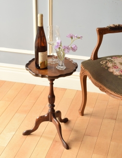 アンティーク家具 オケージョナルテーブル イギリスのお洒落なアンティーク家具、天板のカットが可憐なワインテーブル（オケージョナルテーブル） 