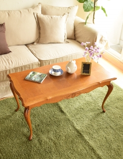 アンティーク家具 アンティークのテーブル 南フランスの美しいアンティーク家具、脚まで美しいコーヒーテーブル