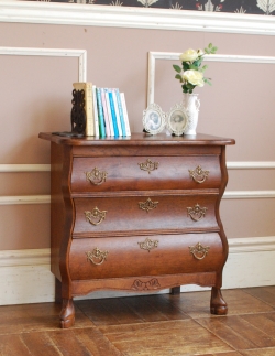 アンティーク家具 アンティークのチェスト アンティークの素敵なフレンチ家具、３段タイプのチェスト（コモード）