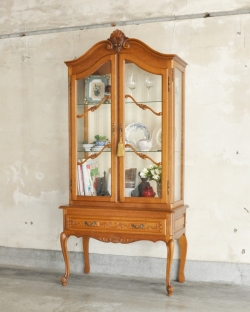 アンティーク家具 アンティークのキャビネット 三方向から覗けるフランスのアンティーク家具、ガラス扉のショーケース（飾り棚）