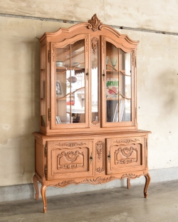 アンティーク家具 アンティークのキャビネット ゴージャスな彫りがエレガント、フランスのアンティークガラスキャビネット（食器棚） 