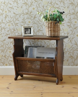 アンティーク家具 マガジンラックおしゃれ フランスアンティークの小さな家具、テーブル付の雑誌や新聞を入れるマガジンラック