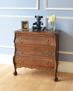 アンティーク家具 アンティークのチェスト フランスの優雅なアンティーク家具、オーク材の木目もキレイな３段チェスト