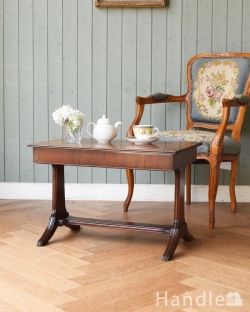 アンティーク家具 アンティークのテーブル イギリスから届いたウォールナット材のテーブル、アンティークのコーヒーテーブル