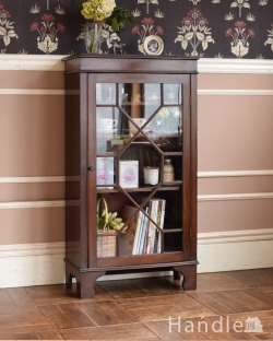 アンティーク家具 アンティークのキャビネット 英国スタイルのアンティーク家具、シノワズリなガラス扉のブックケース 