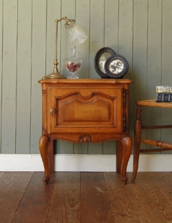 アンティーク家具  アンティーク ナイト テーブル