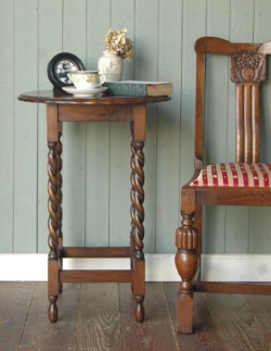 アンティーク家具 2012年10月19日にご成約頂いた1930年代のアンティーク オケージョナル テーブル