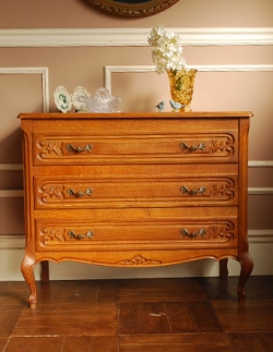 アンティーク家具  2012年12月26日にご成約済み。1930年代のアンティーク チェスト