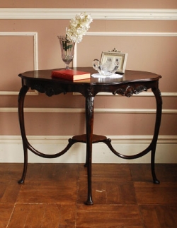 アンティーク家具  2012年12月03日にご成約済み。1940年代のアンティーク オケージョナル テーブル