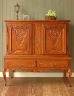 アンティーク家具  2012年12月10日にご成約済み。1930年代のアンティーク キャビネット