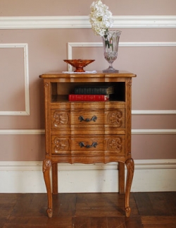 アンティーク家具  1930年代のアンティーク ナイト テーブル