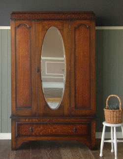 アンティーク家具  1920年代のアンティーク ワードローブ