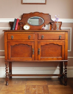 アンティーク家具  2013年04月12日にご成約済み。1920年代のアンティーク ミラーバックサイドボード