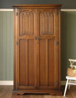 アンティーク家具  1940年代のアンティーク ワードローブ