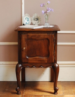 アンティーク家具  1930年代のアンティーク ナイト テーブル