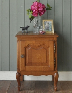 アンティーク家具  1930年代のアンティーク ナイト テーブル